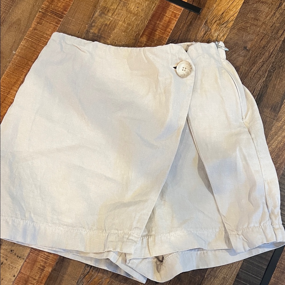 Women's Cream Shorts